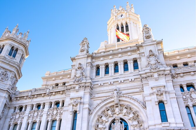 Madrid Scavenger Hunt and Sights Self-Guided Tour - Exploring Parque del Retiro through small challenges
