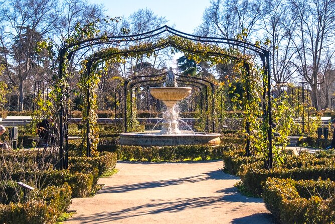 Madrid Scavenger Hunt and Sights Self-Guided Tour - Palacio de Cristal and the photo tasks