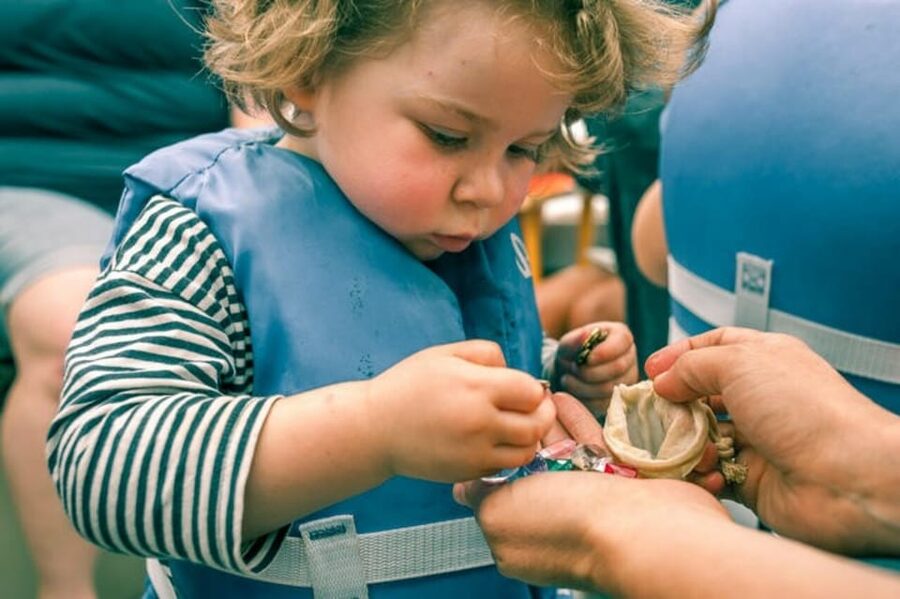 Maine: Belfast Family Treasure Hunt - The sandglass creates the pressure