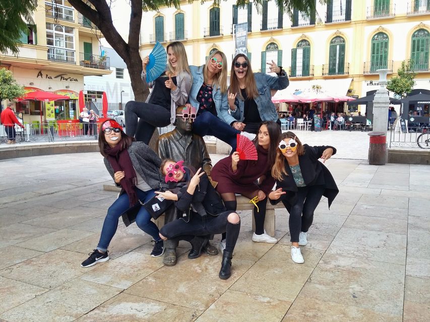 Malaga: Bachelorette Party Treasure Hunt - Carmen Thyssen Museum and Atarazanas Market