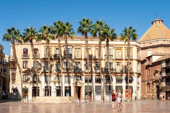 Malaga Highlights Exploration Game and Tour - Key points at a glance