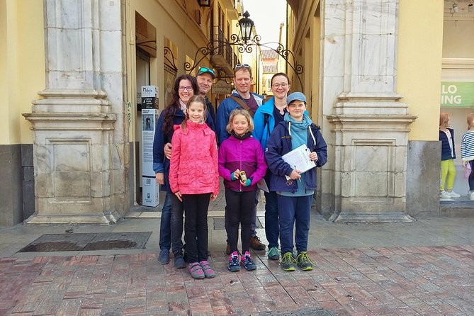 Málaga: Private Sightseeing Treasure Hunt - Calle Larios and Málaga’s grand central corridor