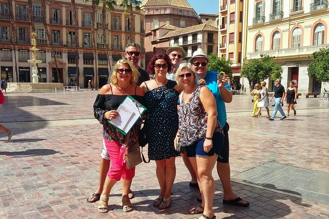 Málaga: Private Sightseeing Treasure Hunt - From the central square to Picasso’s Málaga