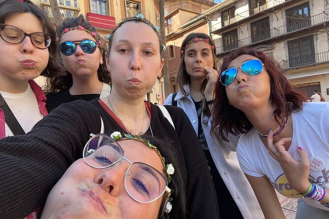 Malaga Scavenger Hunt and Sights Self-Guided Tour - How the questions and photo tasks work