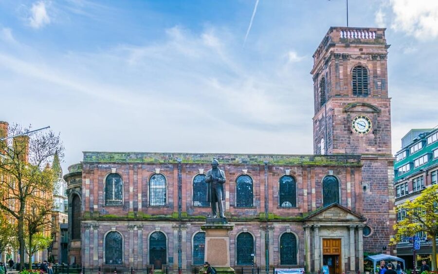 Manchester: City Walking Tour & Exploration Game - Price, group size, and practical value