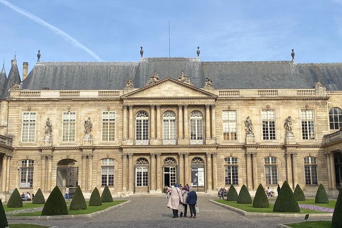 Marais Treasure Hunt & Discovery — Self-guided Paris Game - The Jewish Quarter and the Marais streets