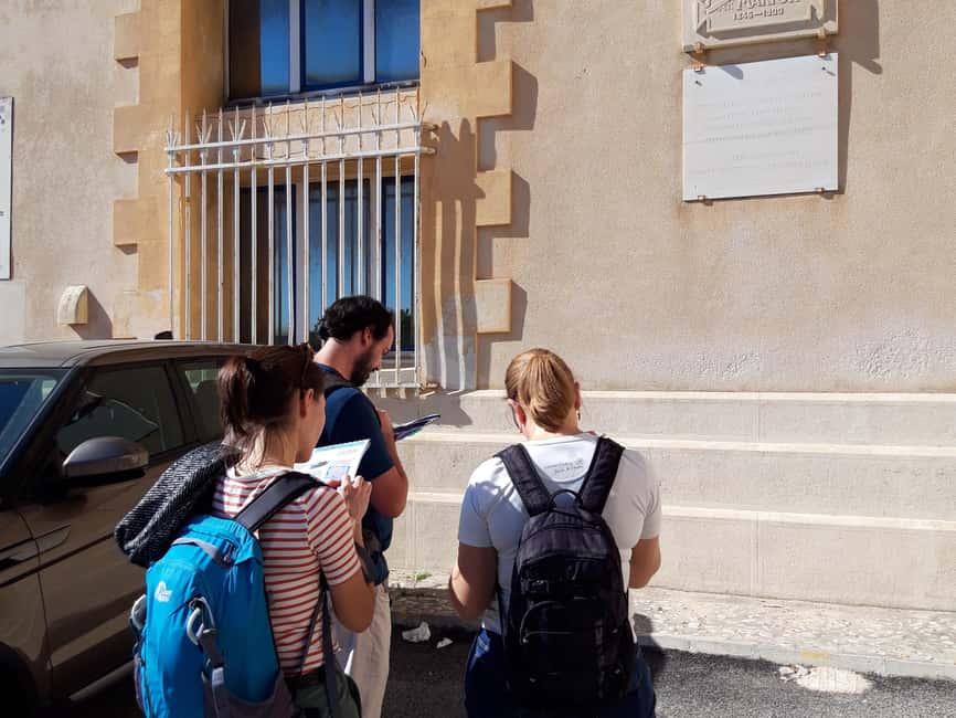 Marseille: Hidden Coves Exploration & Treasure Hunt - Arriving at Vallon des Auffes