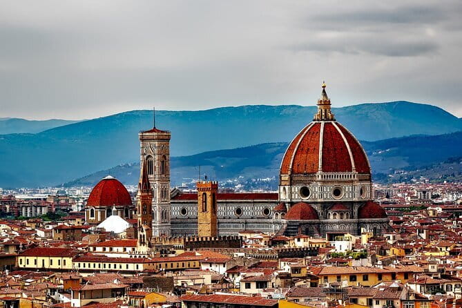 Medici Secrets & Mysteries: Interactive Walking Tour Game - Palazzo Pitti and the finish across the river