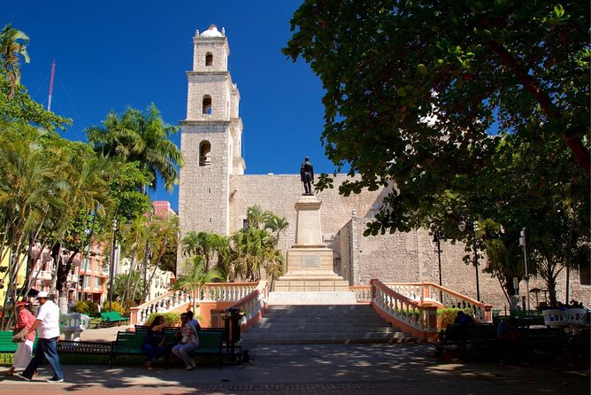 Mérida Scavenger Hunt and Sights Private Self-Guided Tour - Catedral de Mérida: look closely before answering