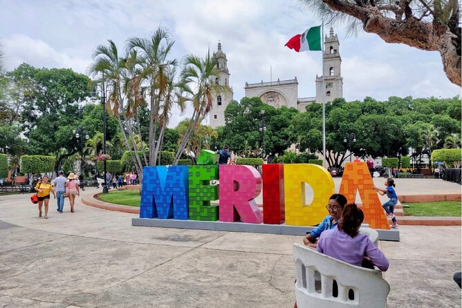 Mérida Scavenger Hunt and Sights Private Self-Guided Tour - Parque de Santa Lucía: a lighter, more playful stop