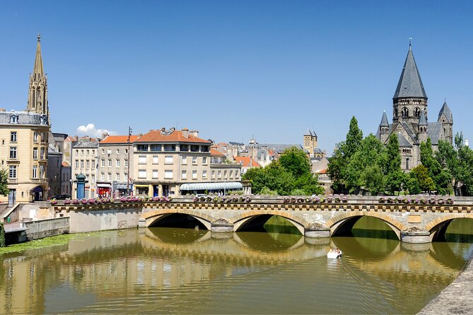 Metz Scavenger Hunt and Highlights Self Guided Audio Tour - Porte des Allemands brings the medieval defenses into view