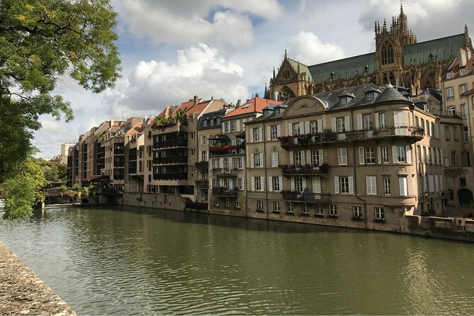 Metz Scavenger Hunt and Highlights Self Guided Audio Tour - Porte Serpenoise and Place de la République change the rhythm