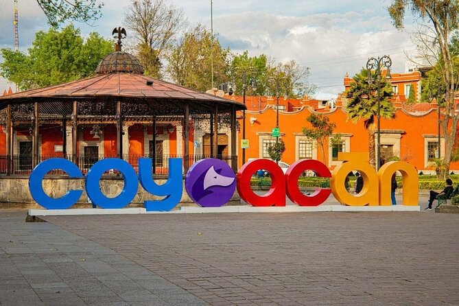 Mexico City Coyoacán, Frida Kahlo Exploration Game and Tour - Arriving at La Casa Azul and the Frida Kahlo connection