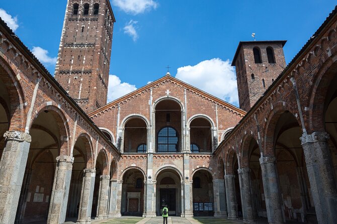 Milan Scavenger Hunt and Best Landmarks Self Guided Tour - Language, phone use, and group style