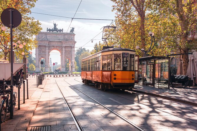 Milan Scavenger Hunt and Highlights Self-Guided Tour - Playing alone, as a couple, or in a group