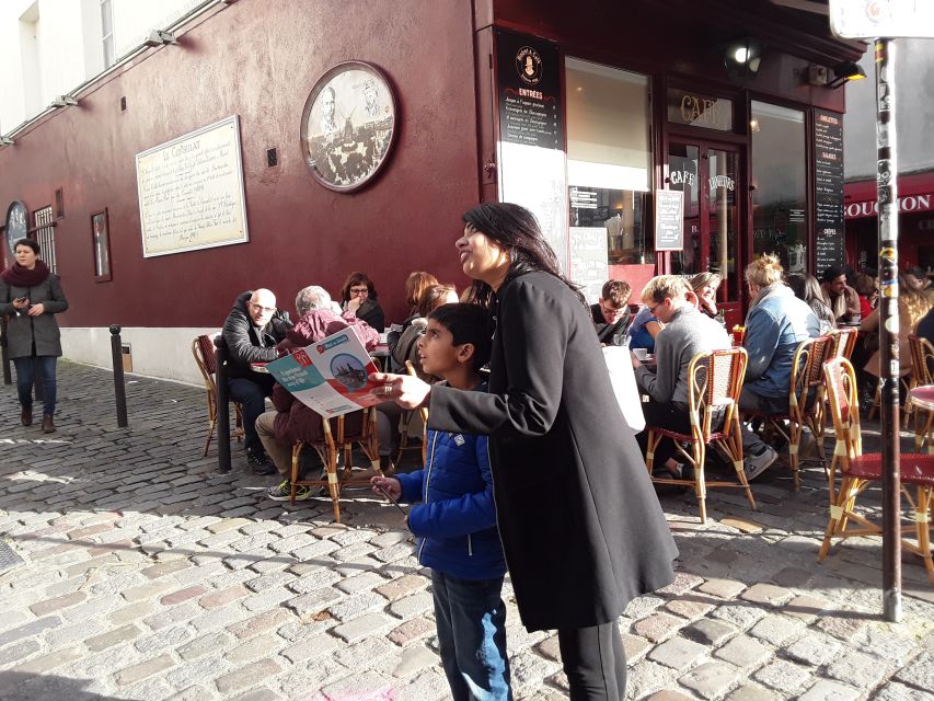 Montmartre: Private Treasure Hunt for Families and Kids - Starting at Anvers with a booklet in hand