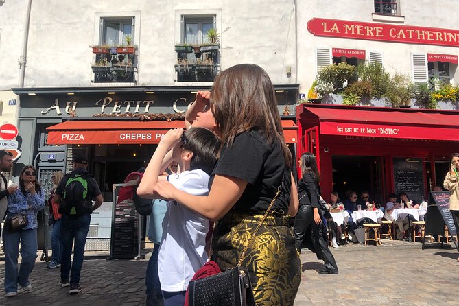 Montmartre Treasure Hunt — Fun and Cultural Investigation - Vineyards and the neighborhood beyond the postcard