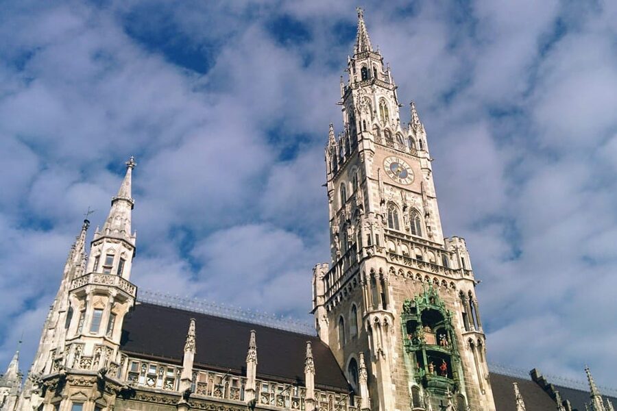 Munich: Self-guided sightseeing scavenger hunt for families - What comes in the metal box