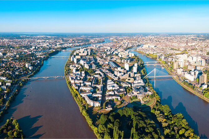 Nantes Scavenger Hunt and Highlights Self-Guided Tour - A two-hour walk with only 36 minutes of walking