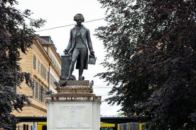 Neuchâtel Scavenger Hunt and Sights Self-Guided Private Tour - Questions, points, and photo challenges
