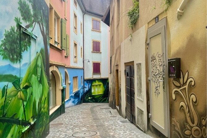 Neuchâtel Scavenger Hunt and Sights Self-Guided Private Tour - Private groups and practical access