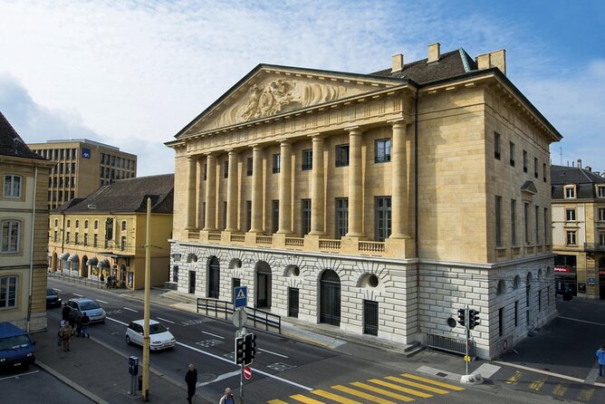 Neuchâtel Scavenger Hunt and Sights Self-Guided Private Tour - English and French options