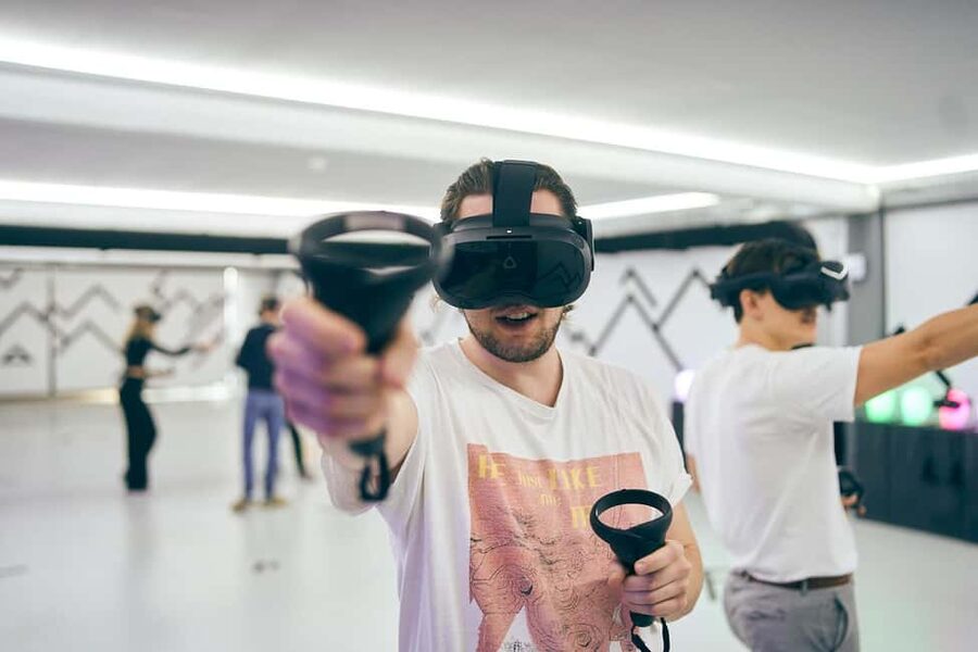 Oberhausen: Virtual escape game adventure in the Centro area! - Entering a shared virtual escape world