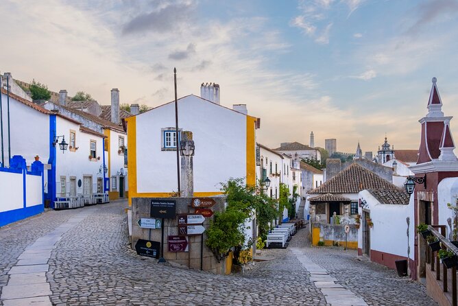 Óbidos Scavenger Hunt and Sights Self-Guided Tour - Livraria de Santiago and the quieter details