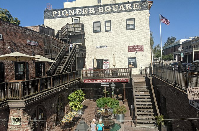 Old Sacramento Scavenger Hunt Walking Tour and Game - Stop 2: Tower Bridge adds a clear landmark