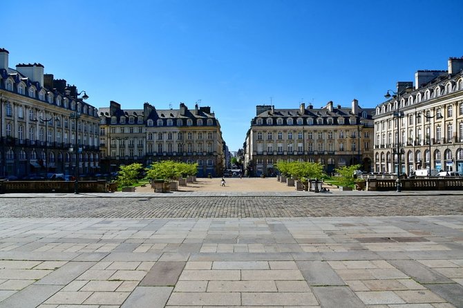 Outdoor escape game | The headquarters of Rennes - Search the streets for clues
