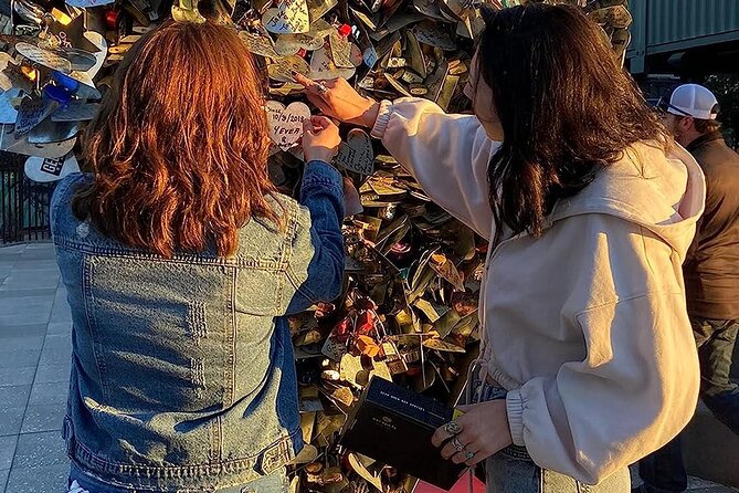 Outdoor Escape Room in San Francisco - SOMA/Embarcadero - How the physical box and app divide the work
