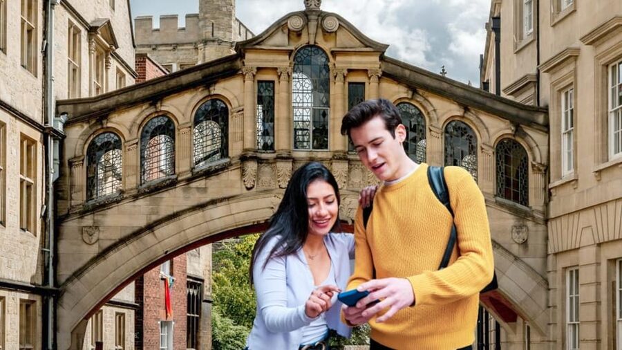 Oxford: City Tour & Exploration Game - Following the medieval center