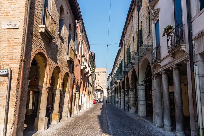 Padova Scavenger Hunt and Sights Self-Guided Tour - Questions that make you look twice