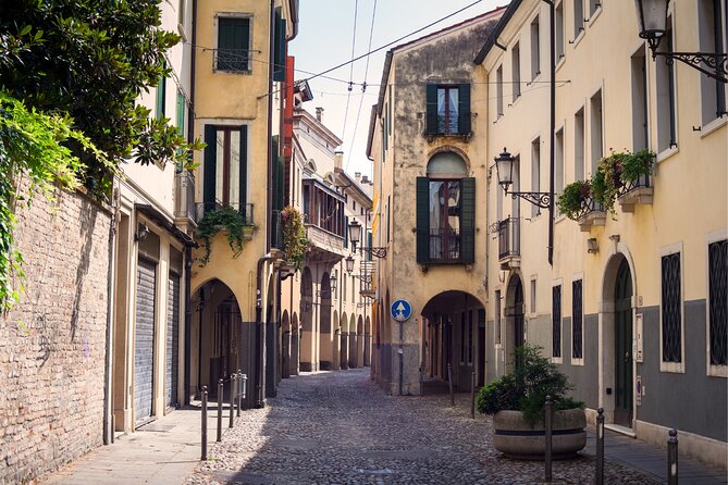 Padua Scavenger Hunt and Highlights Self Guided Audio Tour - Piazza della Frutta and Padua’s Everyday Center