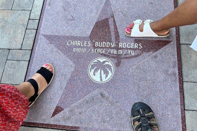 Palm Springs Shuffle Scavenger Hunt - Solving clues instead of following a standard city walk