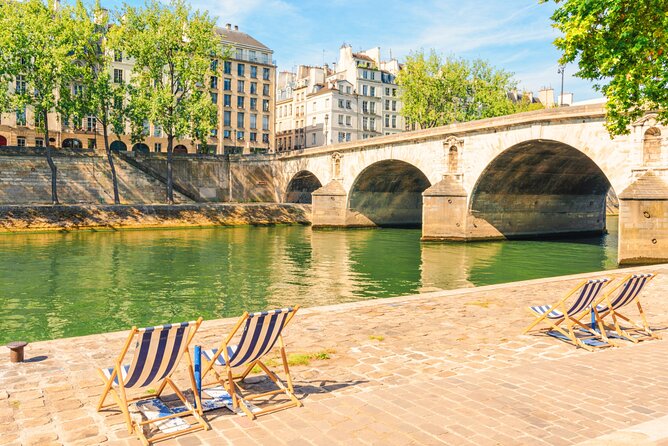Paris (Marais District) Scavenger Hunt and Self-Guided Tour - Photo tasks add a silly but useful twist