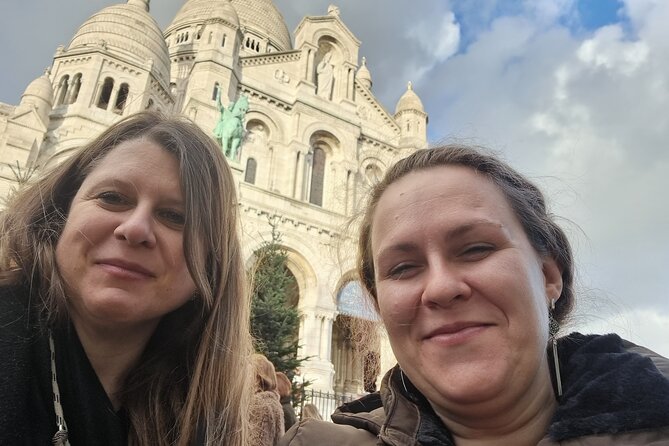 Paris (Montmartre) Scavenger Hunt and Sights Self-Guided Tour - Making the most of your two hours