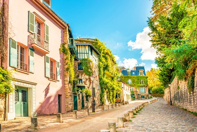 Paris (Montmartre) Scavenger Hunt and Sights Self-Guided Tour - Place du Tertre and the artist-square atmosphere