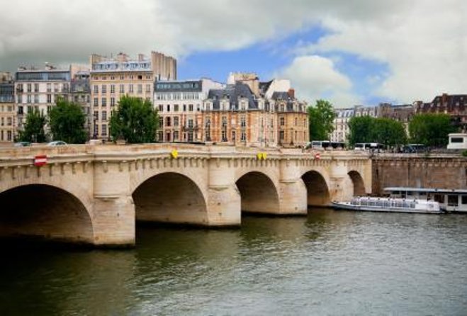 Paris Murder Mystery: Death on the Seine Quest and Tour - Starting at Place du Carrousel beside the Louvre