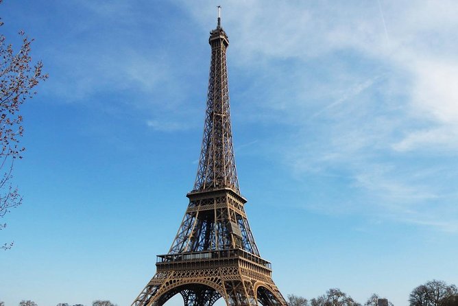 Paris Treasure Hunt – Explore the Seine from Louvre to Eiffel - Why this Seine route works as a sightseeing game