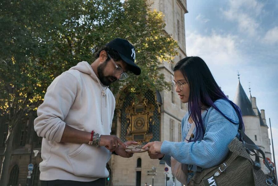 Paris: Treasure Hunt & Walking Tour "Secret Weapon X" - A Paris sightseeing game with a proper plot