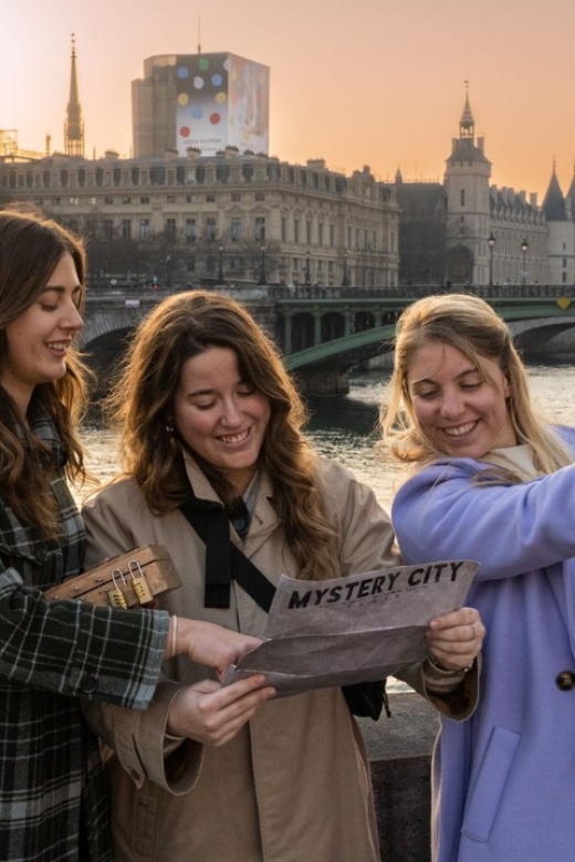 Paris: Treasure Hunt & Walking Tour "Secret Weapon X" - Solving clues instead of listening to a lecture