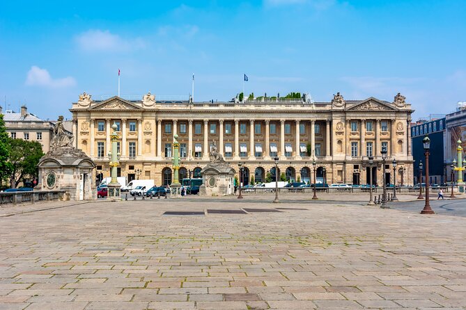 Paris WWII: Occupation & Liberation Exploration Game and Tour - Hotel Regina and the Louvre