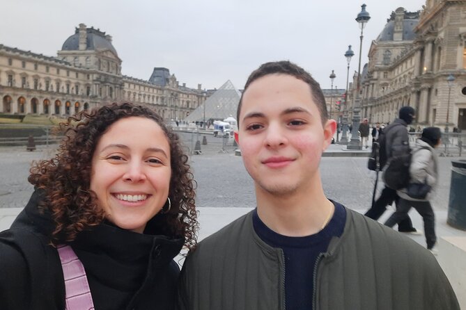 Paris WWII: Occupation & Liberation Exploration Game and Tour - Pont des Arts and Pont Neuf