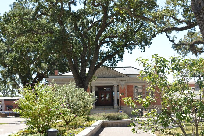 Paso Robles Scavenger Hunt Walking Tour and Game - A small downtown made for a walking game