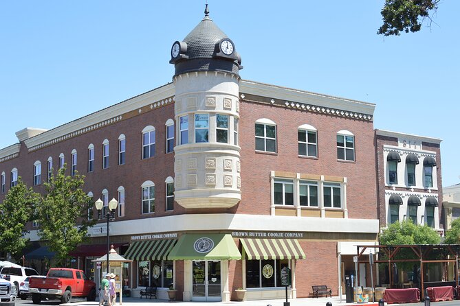 Paso Robles Scavenger Hunt Walking Tour and Game - Starting at 725 12th Street