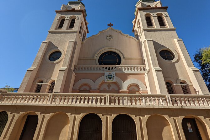 Phoenix Scavenger Hunt Walking Tour and Game - Arizona Center: A Challenge With a Caveat