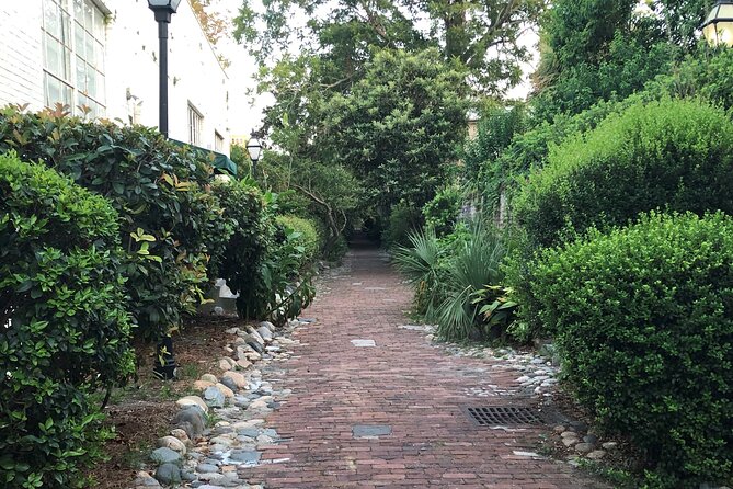 Pirate Escape Charleston Scavenger Hunt and Free Museum - Starting inside the Powder Magazine