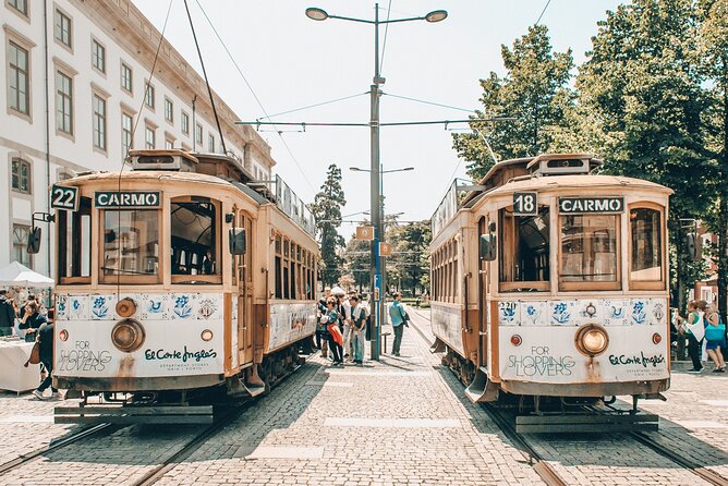Porto Scavenger Hunt and Sights Self-Guided Tour - São Bento Station and learning through details