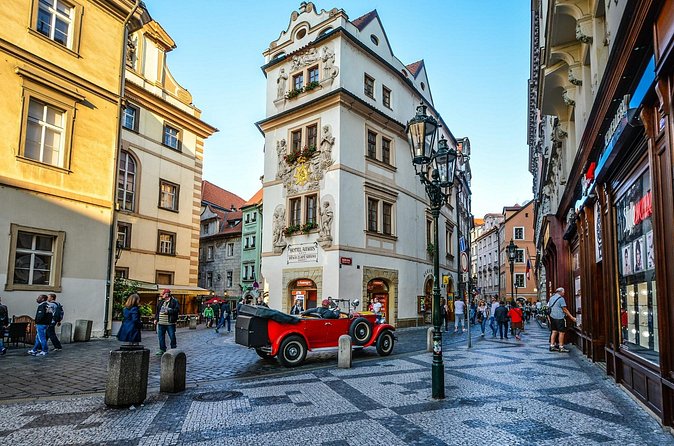Prague Scavenger Hunt and Highlights Self Guided Audio Tour - Who should choose this Prague experience?